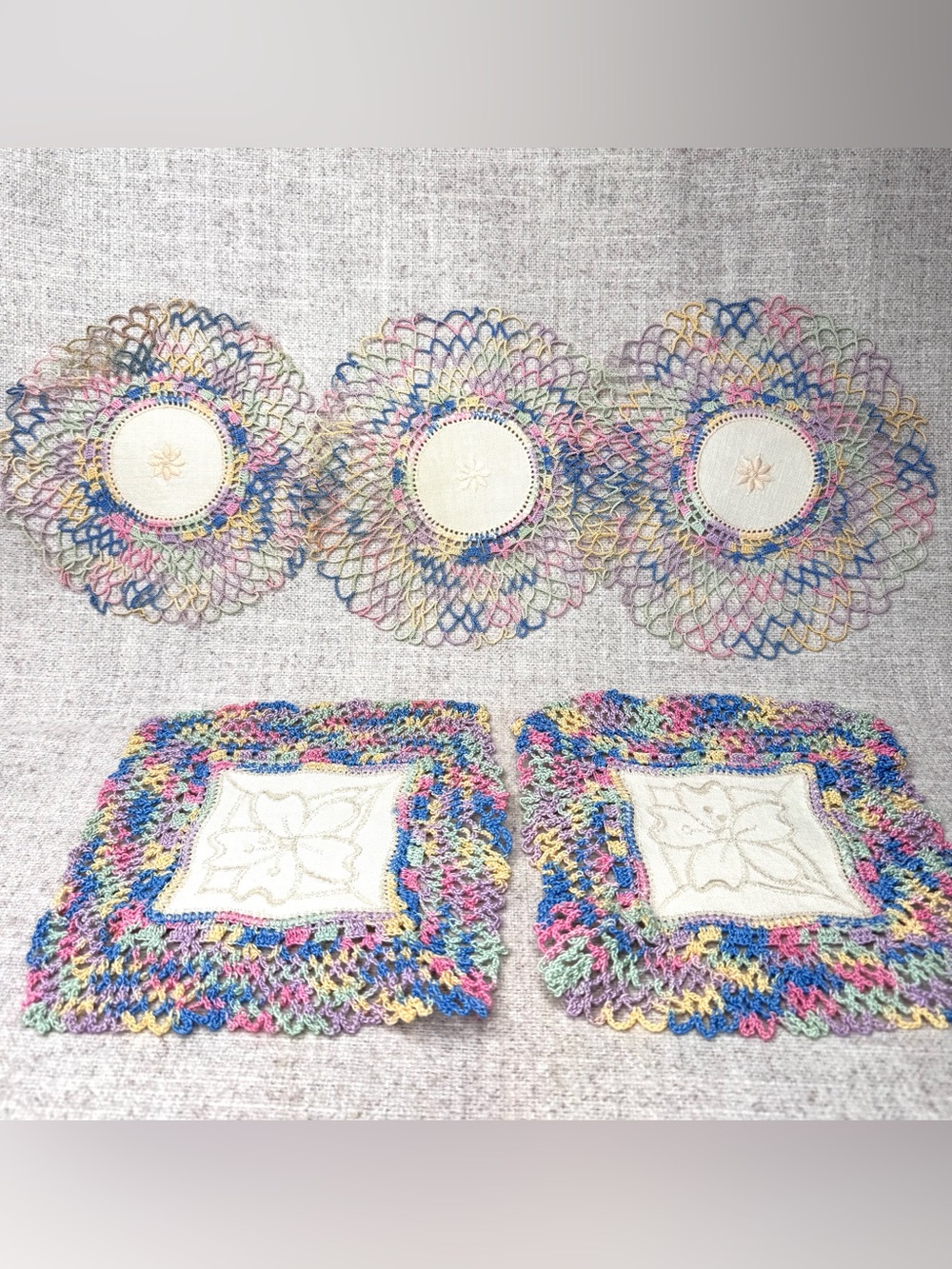 5 handmade colorful doilies rainbow, embroidered centers - Picture 4 of 5
